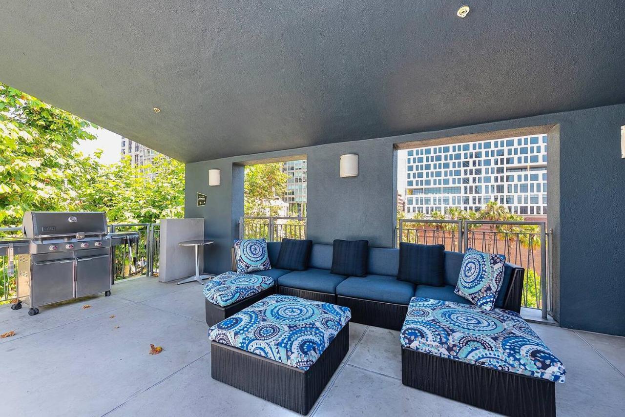 Apartment Luxurious Walking Distance To Bay!