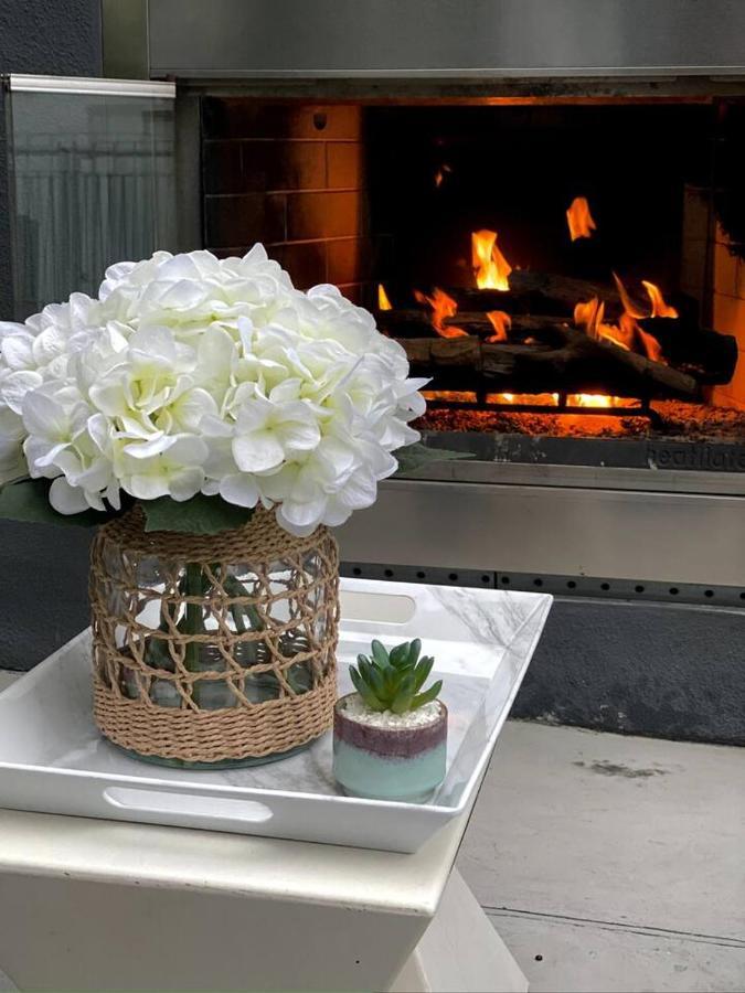 Apartment Luxurious Walking Distance To Bay! *