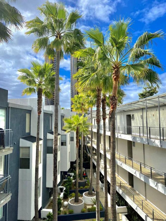 Apartment Luxurious Walking Distance To Bay!